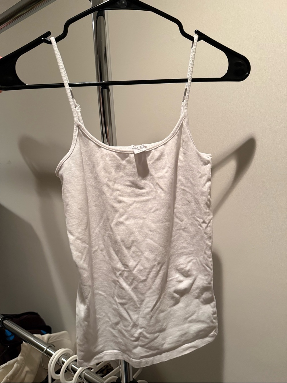 Amisu White Spaghetti Strap Camisole